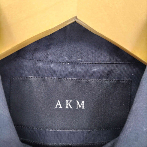 エーケイエム AKM Achromatic レギュラーカラーシャツ メンズ JPN:L